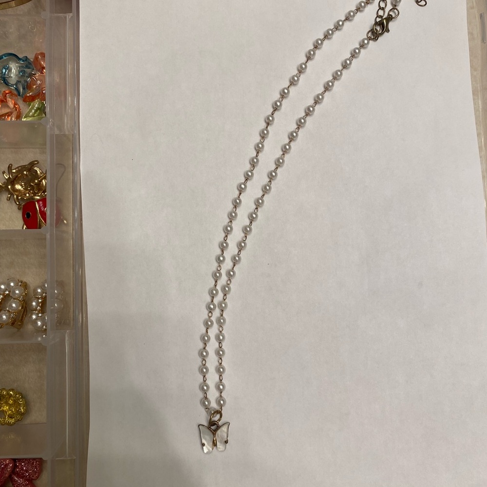 Elegant Faux Pearl Butterfly Necklace - Picture 3 of 3